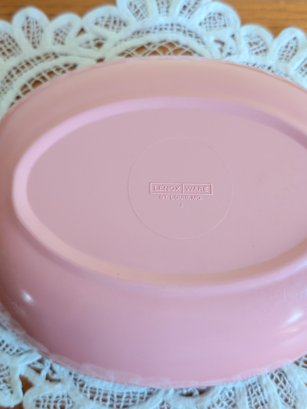 9.25" Pink Lenox Ware serving salad bowl made of melmac melamin - Picture 3 of 6